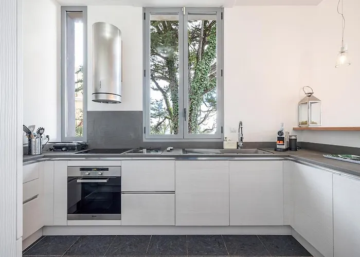 Crm - Sublime With Stunning Sea Views *